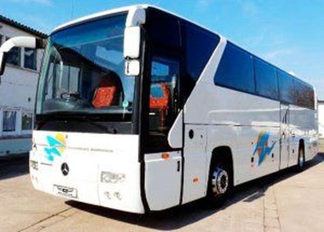Аренда аренда белого автобуса mercedes-benz tourismo на свадьбу на свадьбу, фото