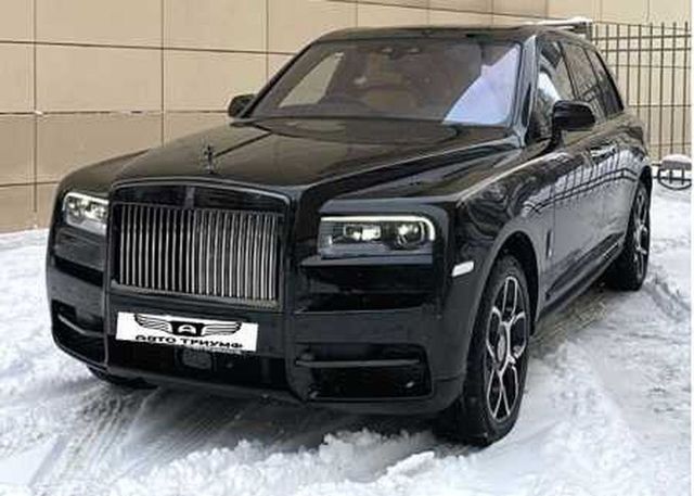 Аренда черного Rolls-Royce Cullinan 2019 VIP с водителем в Москве