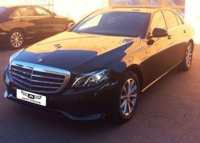 Аренда аренда седана mercedes-benz e213 с водителем с водителем