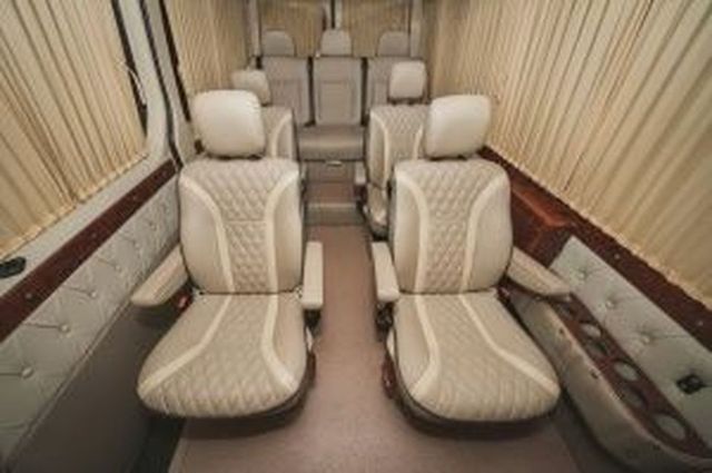 Аренда mercedes-benz sprinter vip 8 мест с водителем, фото