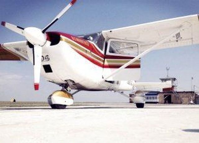 Аренда аренда самолета cessna-172 с экипажем на свадьбу, фото