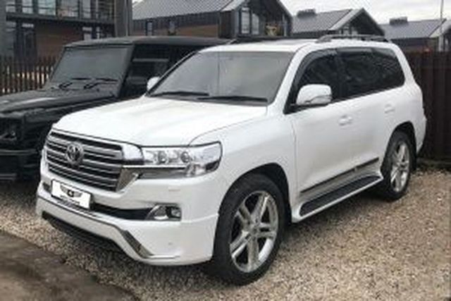 Аренда аренда белого джипа toyota land cruiser 200 с водителем с водителем, фото