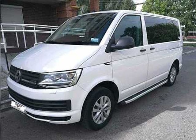 Минивэн Volkswagen Caravelle 2017 в аренду с водителем
