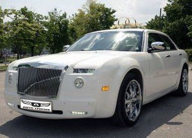 Аренда аренда белого chrysler 300c rr style с водителем с водителем, фото