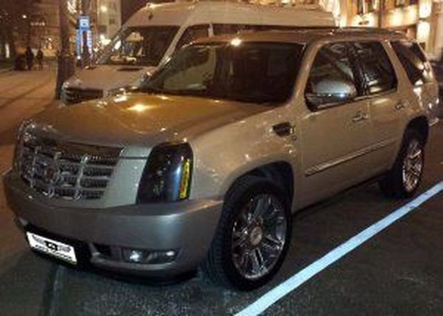 Аренда аренда джипа cadillac escalade platinum edition gold с водителем с водителем, фото