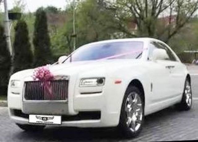 Аренда аренда белого rolls-royce ghost с водителем с водителем, фото