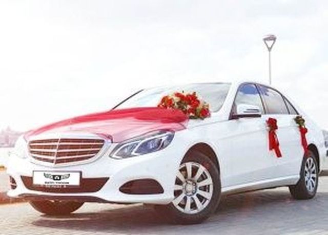 Аренда аренда белого mercedes-benz е212 на свадьбу на свадьбу
