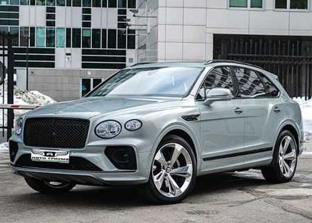 Аренда серебристого Bentley Bentayga 2021 VIP