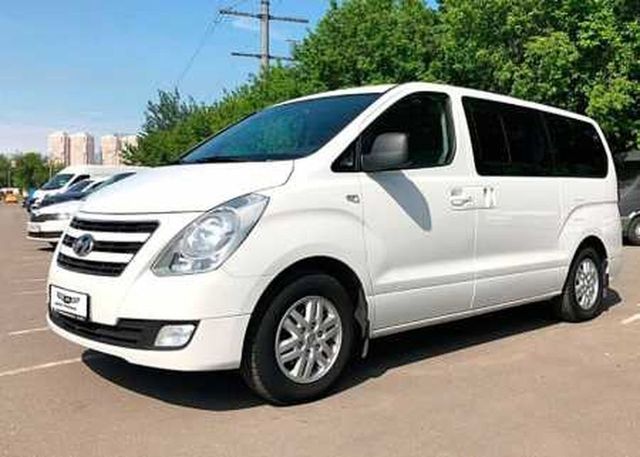 Аренда белого минивэна Hyundai H1 с водителем