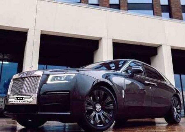 Аренда аренда белого rolls-royce ghost с водителем с водителем, фото