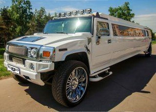 Аренда аренда удлиненного лимузина hummer h2 с водителем с водителем, фото