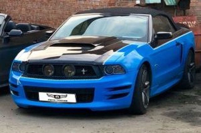 Аренда аренда синего спорткара ford mustang на свадьбу на свадьбу, фото