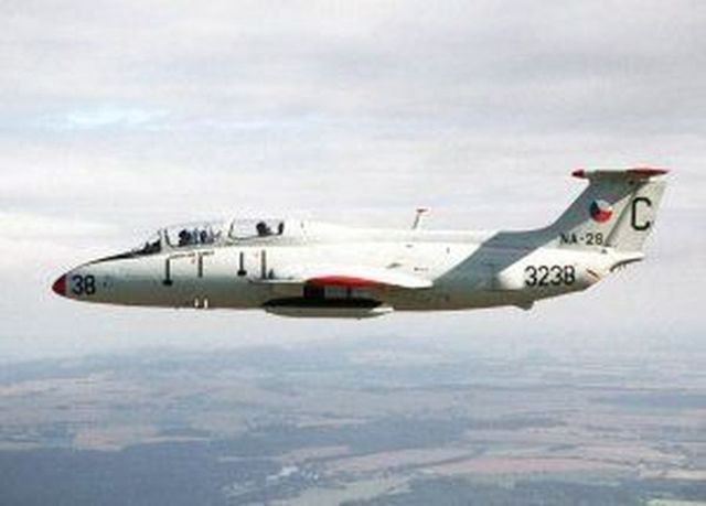 Аренда аренда истребителя л-29 с экипажем на свадьбу, фото